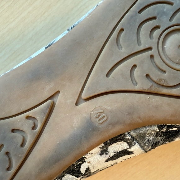 Arnold Churgin size 9.5 (40) EUC film noir almost comic pattern flats - Picture 10 of 12